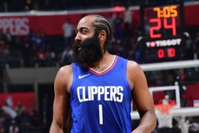 开云官网-哈登重要时刻重要助攻，独行侠带队取胜！