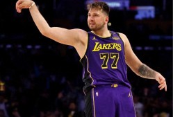 开云官网-东契奇意外战胜FPX，出色发挥引爆全场！